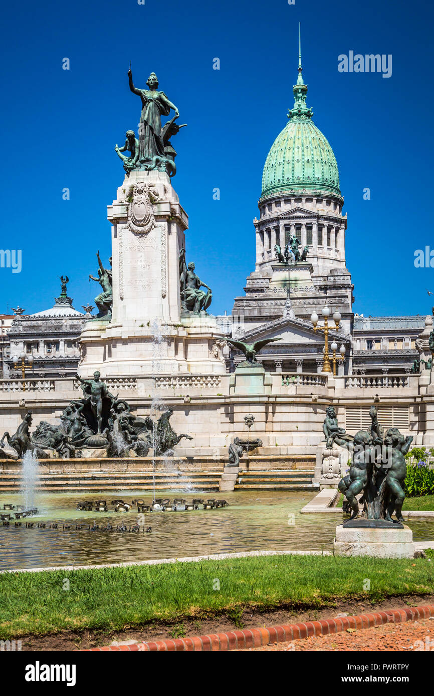 Il Plaza Congreso con il congresso argentino edificio in Buenos Aires, Argentina, Sud America. Foto Stock