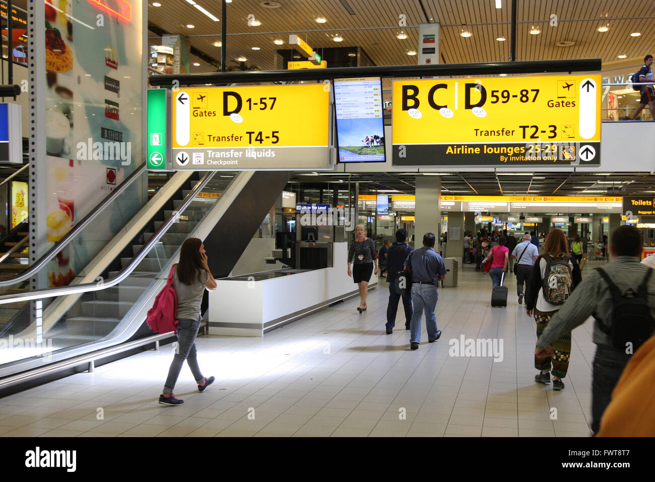 KLM aereo sorge sull'asfalto all'Aeroporto Schiphol di Amsterdam, in Olanda. Agosto 4, 2014. Foto Stock