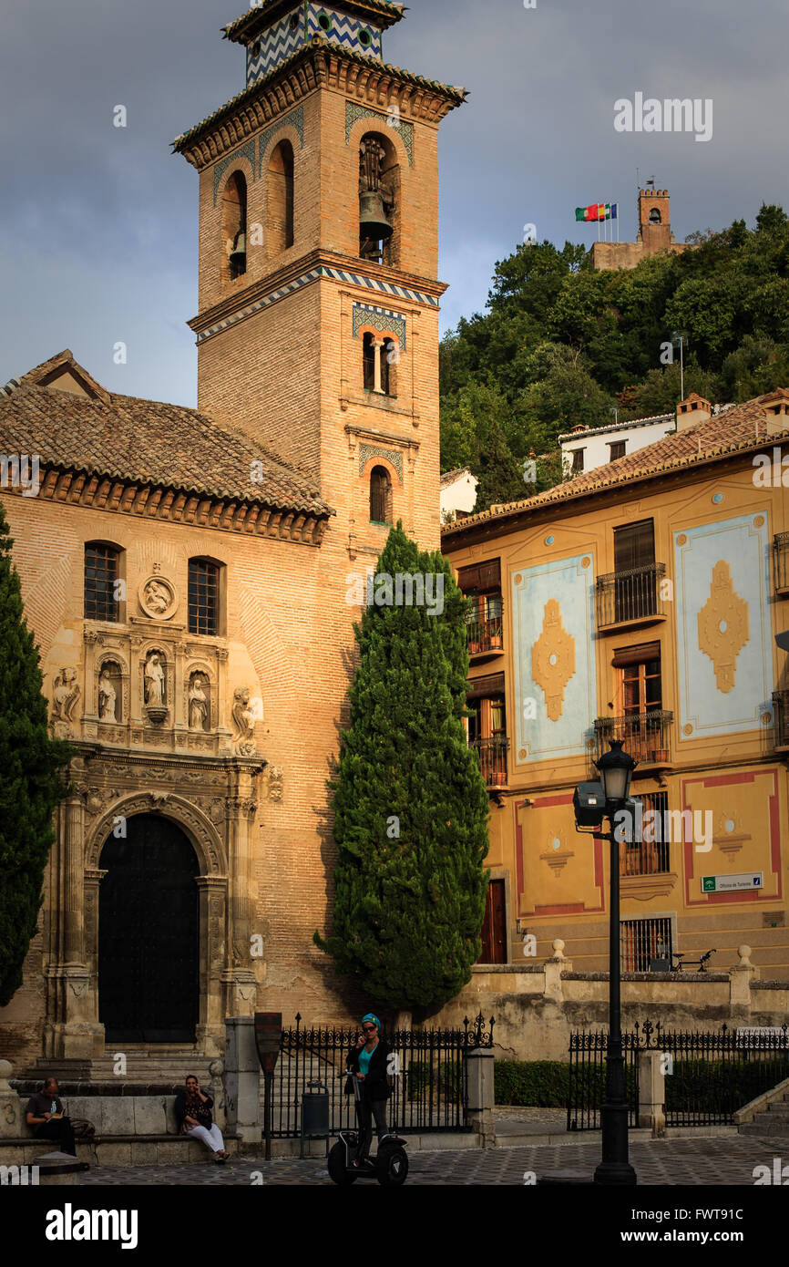 Vista di Iglesia de San Gil Y Santa Ana a San Pedro, distretto della città di Granada, Spagna Foto Stock