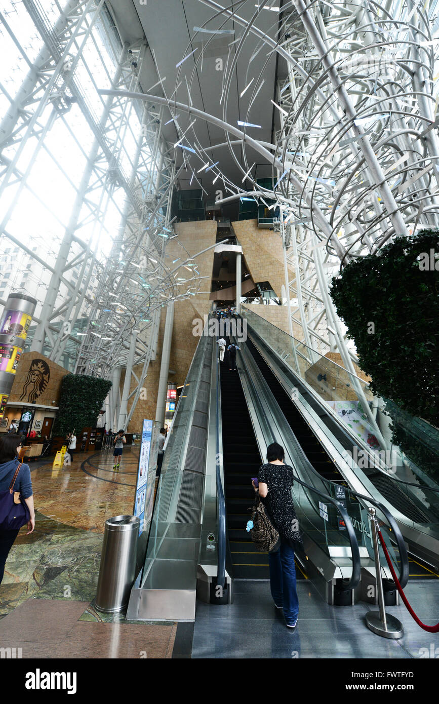 L'interno del Langham Place Shopping Mall a Kowloon. Foto Stock