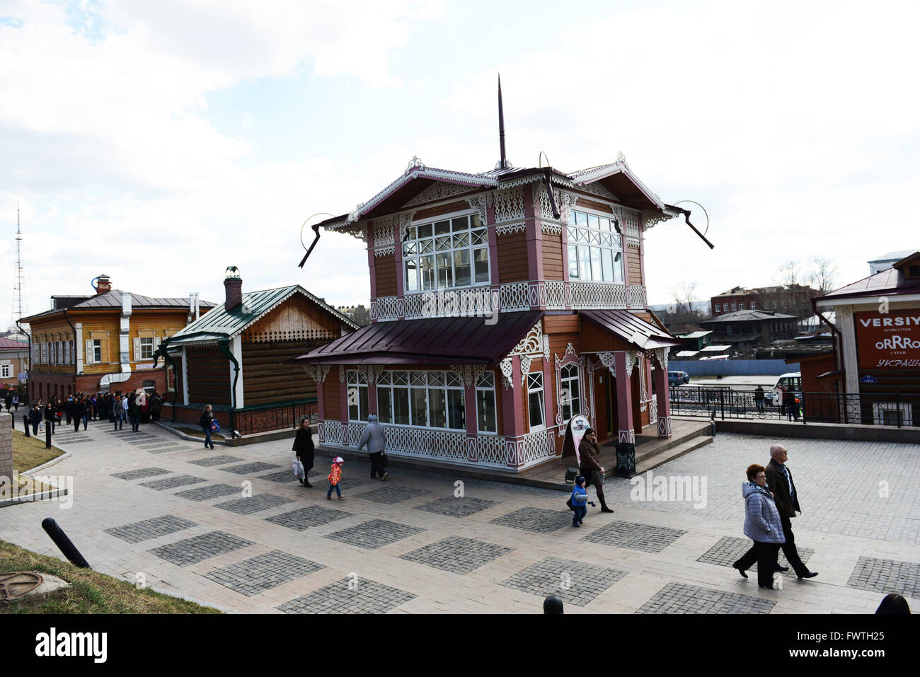 130 Kvartal Irkutsk è più popolare area di intrattenimento. Ristoranti, club e bar situato nella vecchia tradizionali case russe Foto Stock