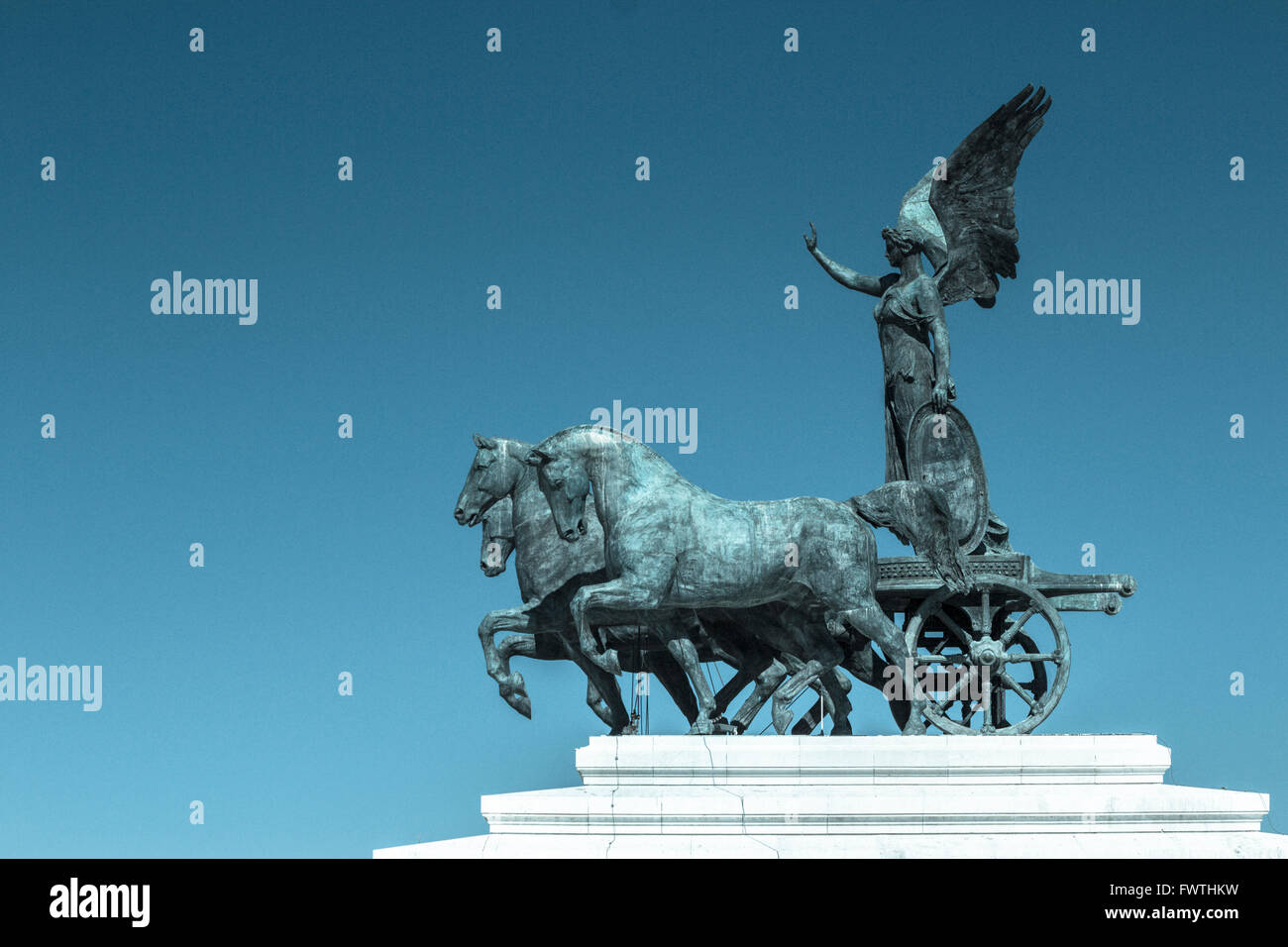 Vittoria alata statua sul carro sulla sommità del Vittoriano in Roma, Italia Foto Stock