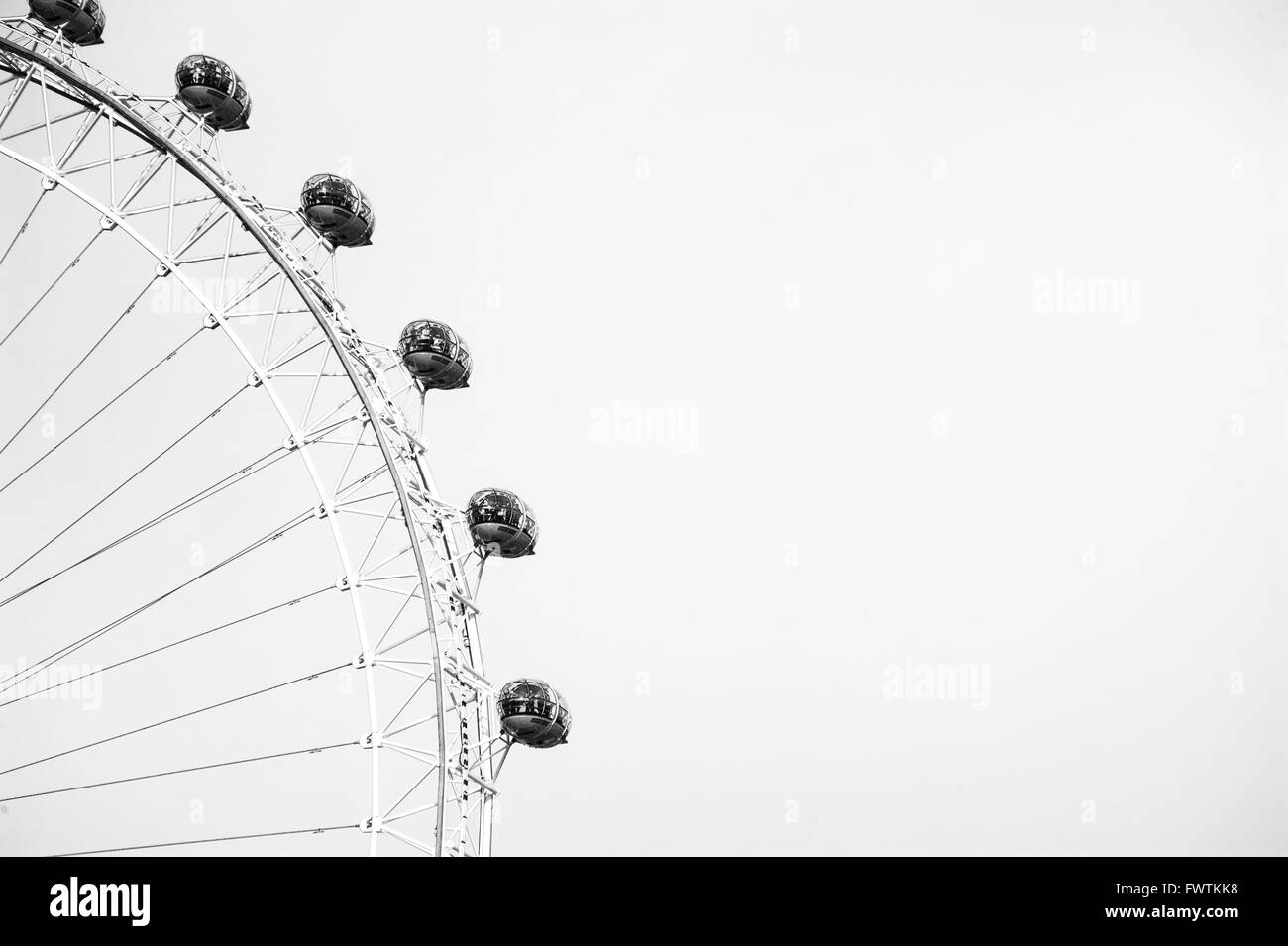 Vi qualcosa circa un cielo bianco che mi piace di foto. Forse è il modo in cui mi è stato insegnato come utilizzare lo spazio negativo in archita Foto Stock