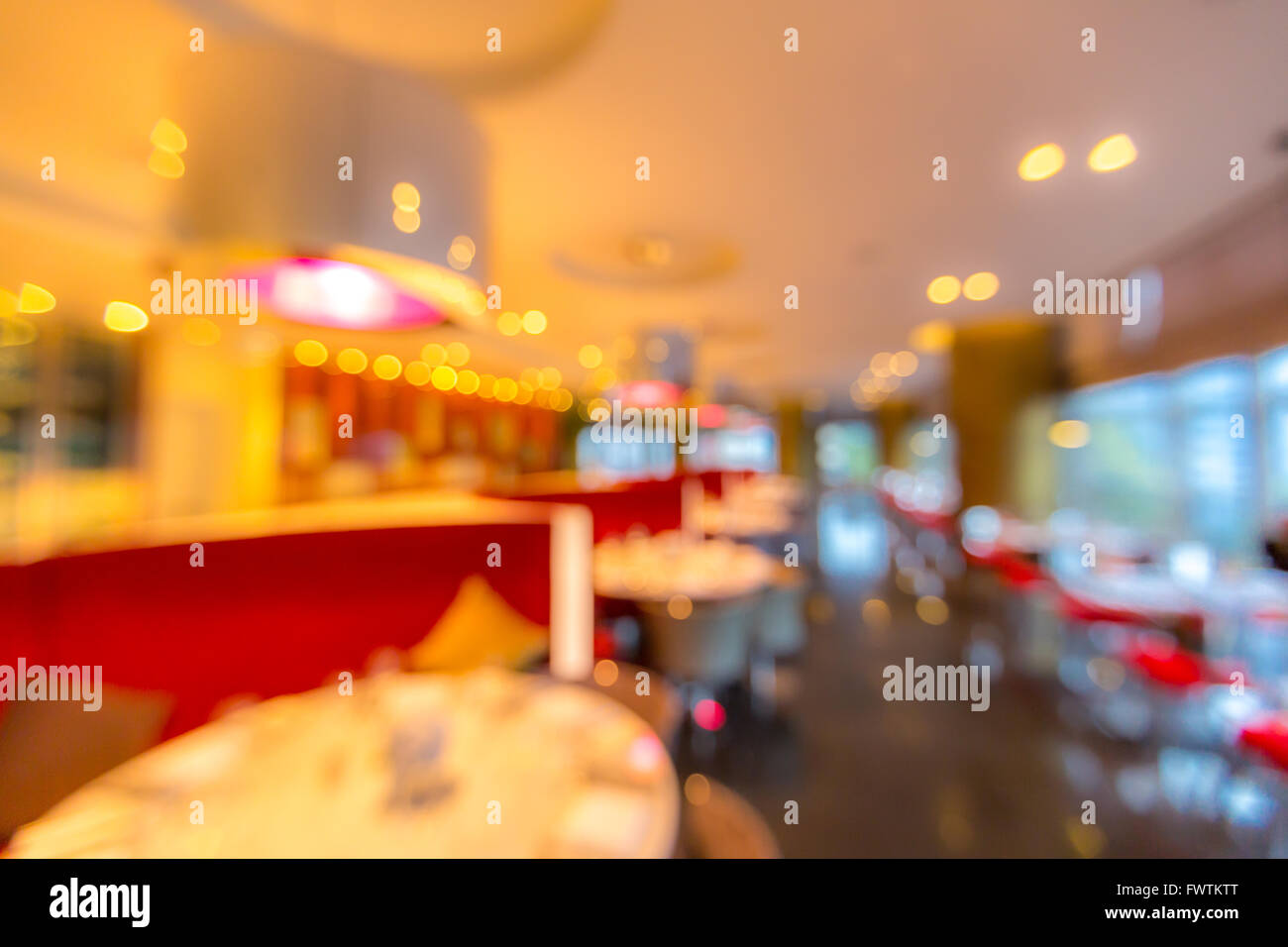 Abstrast sfondo sfocato : ristorante cafe con sfocatura bokeh di fondo Foto Stock