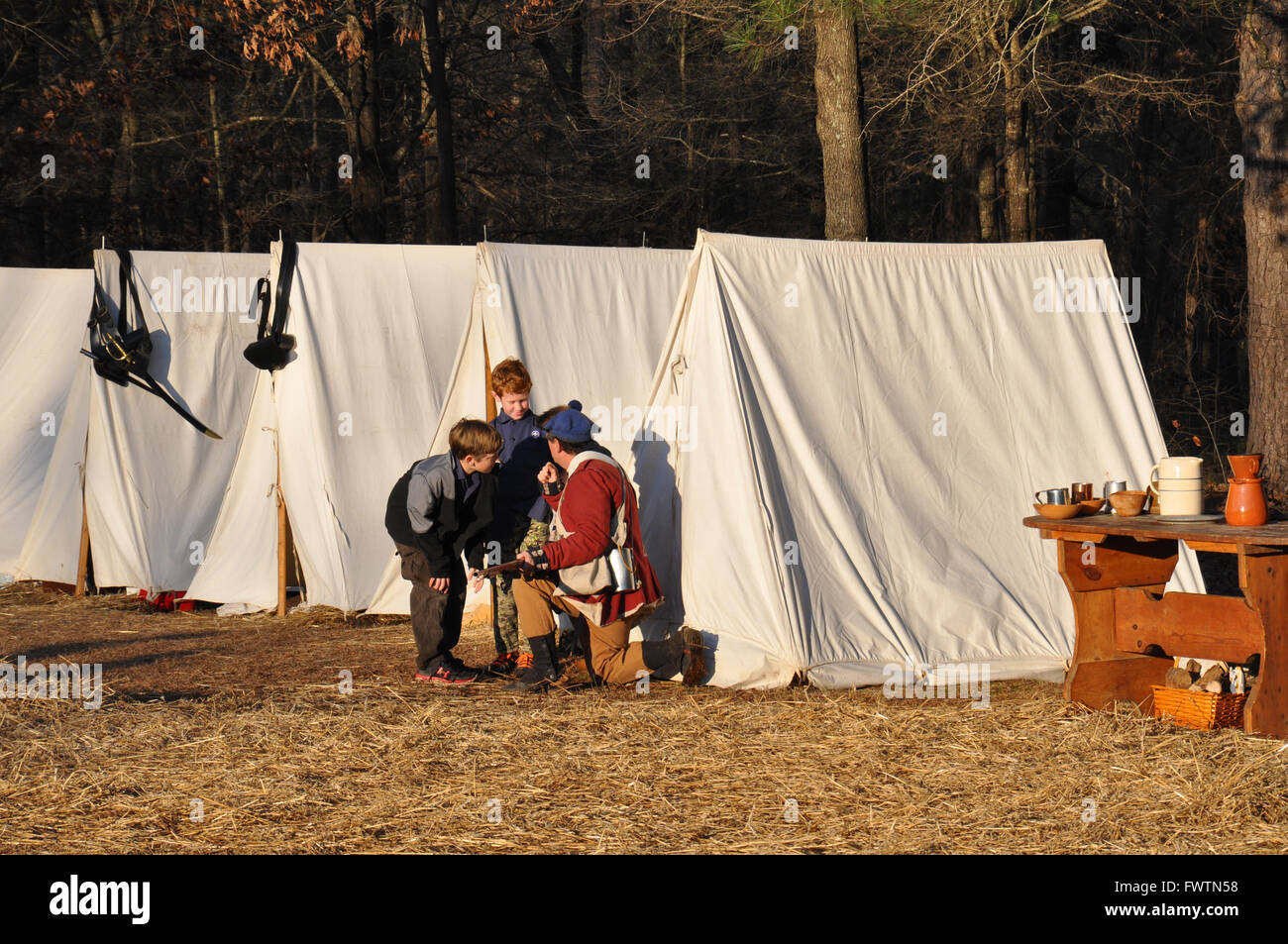 Una rievocazione storica della battaglia di Cowpens durante la Rivoluzione Americana. Foto Stock