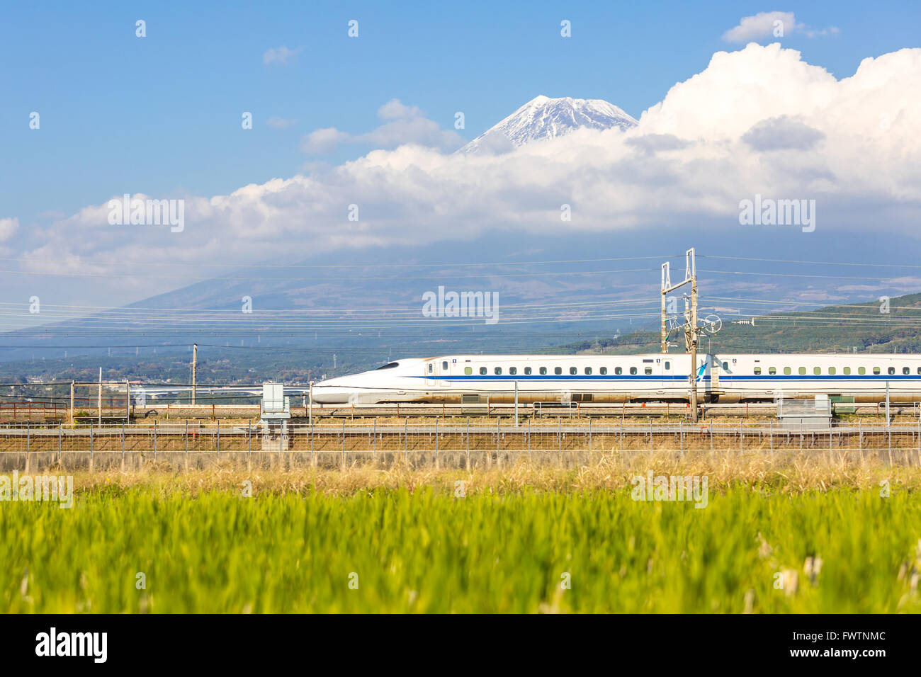 Tokaido Shinkansen con Mt. Fuji, Shizuoka, Giappone Foto Stock