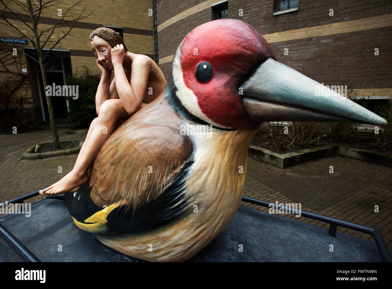 Den Bosch - 's-Hertogenbosch, Brabante Settentrionale, Paesi Bassi. Marzo 2016 Den Bosch festeggia il cinquecentesimo anniversario della morte di Bosch. L'uomo uccello sull' dal Giardino delle Delizie di Bosch. Foto Stock