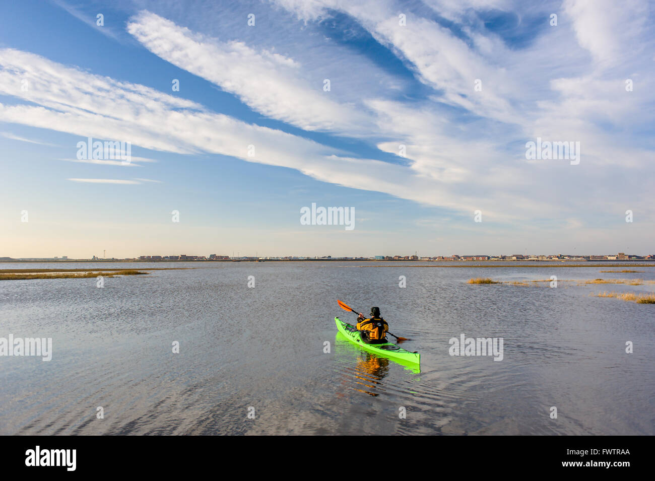 Il kayak sul fiume Wyre Estuary Lancashire Foto Stock