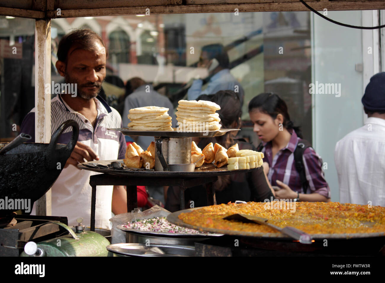 Cucina di strada, Calcutta, India Foto Stock