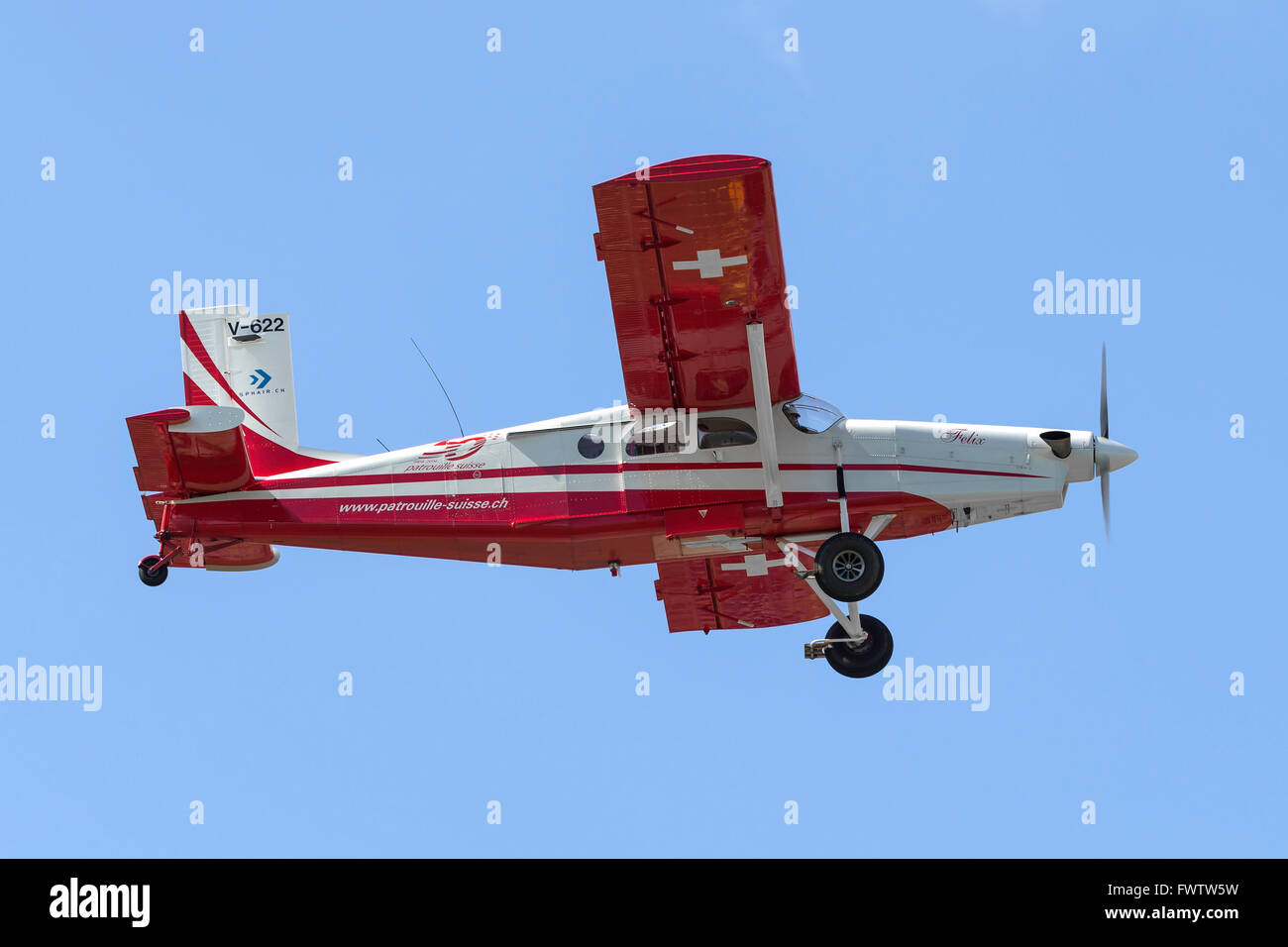 Pilatus PC-6 utility Porter aeromobili utilizzati come supporto di aeromobili per la Patrouille Suisse team display dalla Swiss Air Force Foto Stock