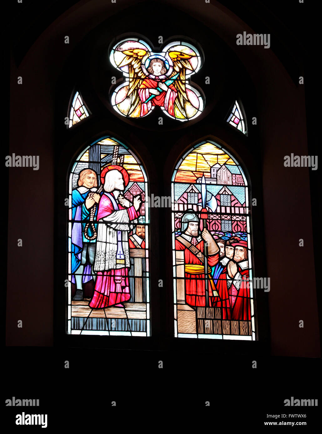 Le finestre di vetro macchiate nella Chiesa della Concezione Immacuate, Kingscourt Foto Stock