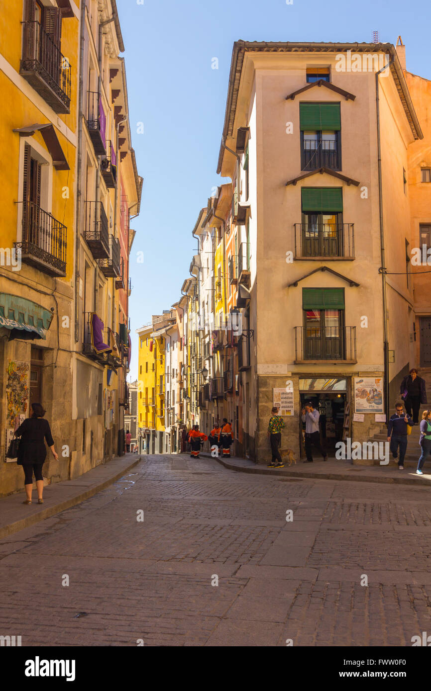 Tipiche le strade e gli edifici della famosa città di Cuenca, Spagna Foto Stock
