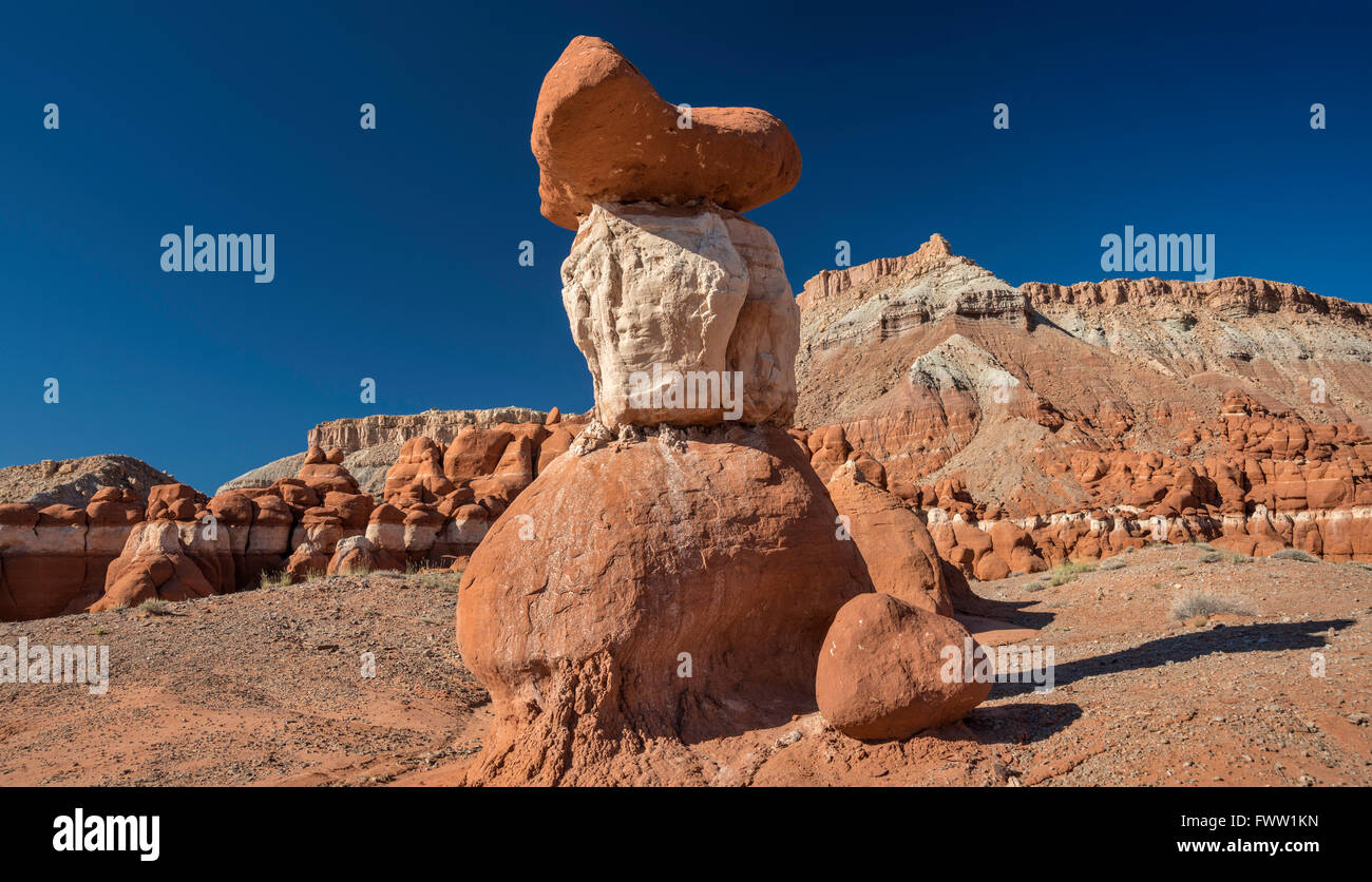 Arenaria goblin e hoodoos al Piccolo Egitto sito geologico, Bicentenario Autostrada, zona sud di Hanksville, Utah, Stati Uniti d'America Foto Stock