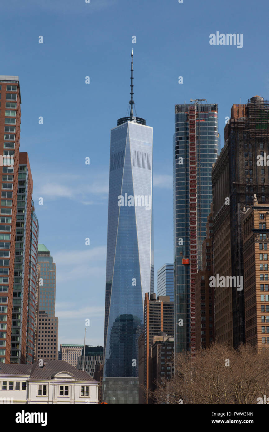 Un centro commerciale edificio o la Freedom Tower, Manhattan, New York City, Stati Uniti d'America. Foto Stock