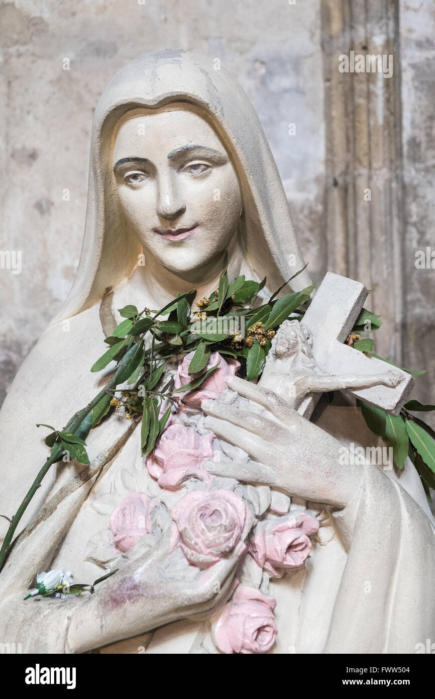Statua in cappella,Chapelle Saint Teresa entro la Cattedrale di San Giusto e San Pasteur, Narbonne,Aude,a sud della Francia,Francia,l'Europa. Foto Stock