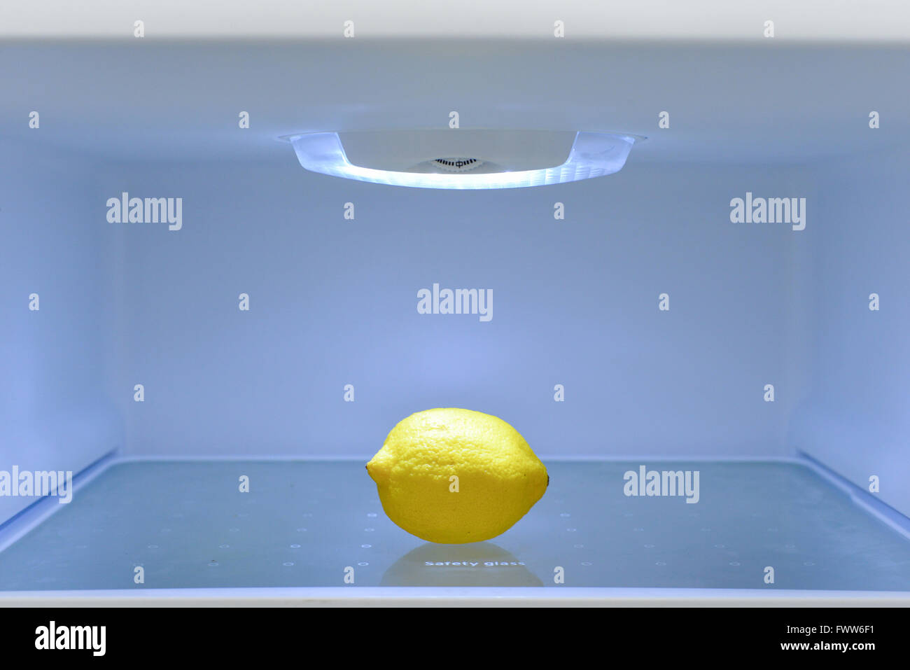 Limone in frigo Foto Stock