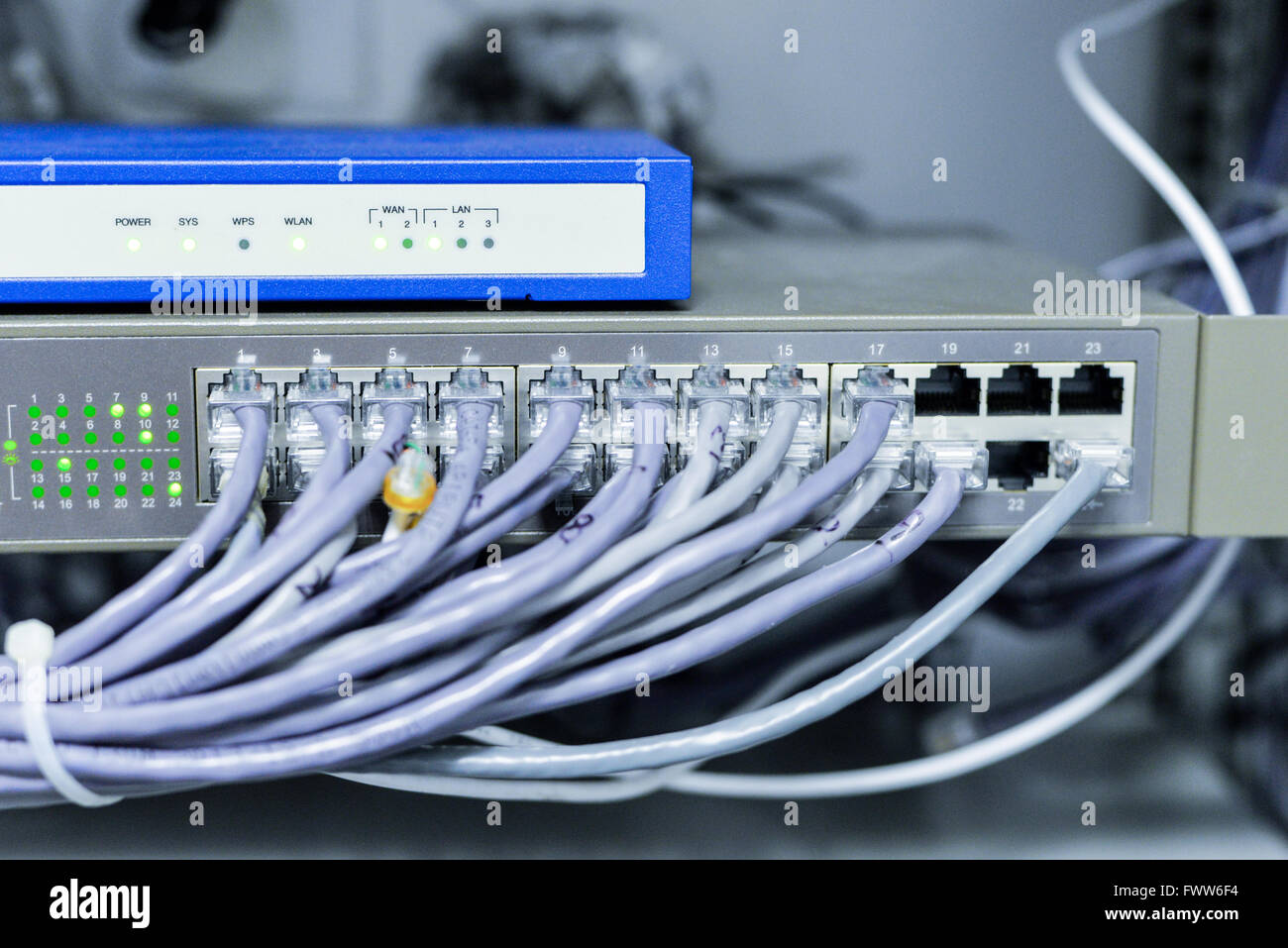 Router switch immagini e fotografie stock ad alta risoluzione Alamy