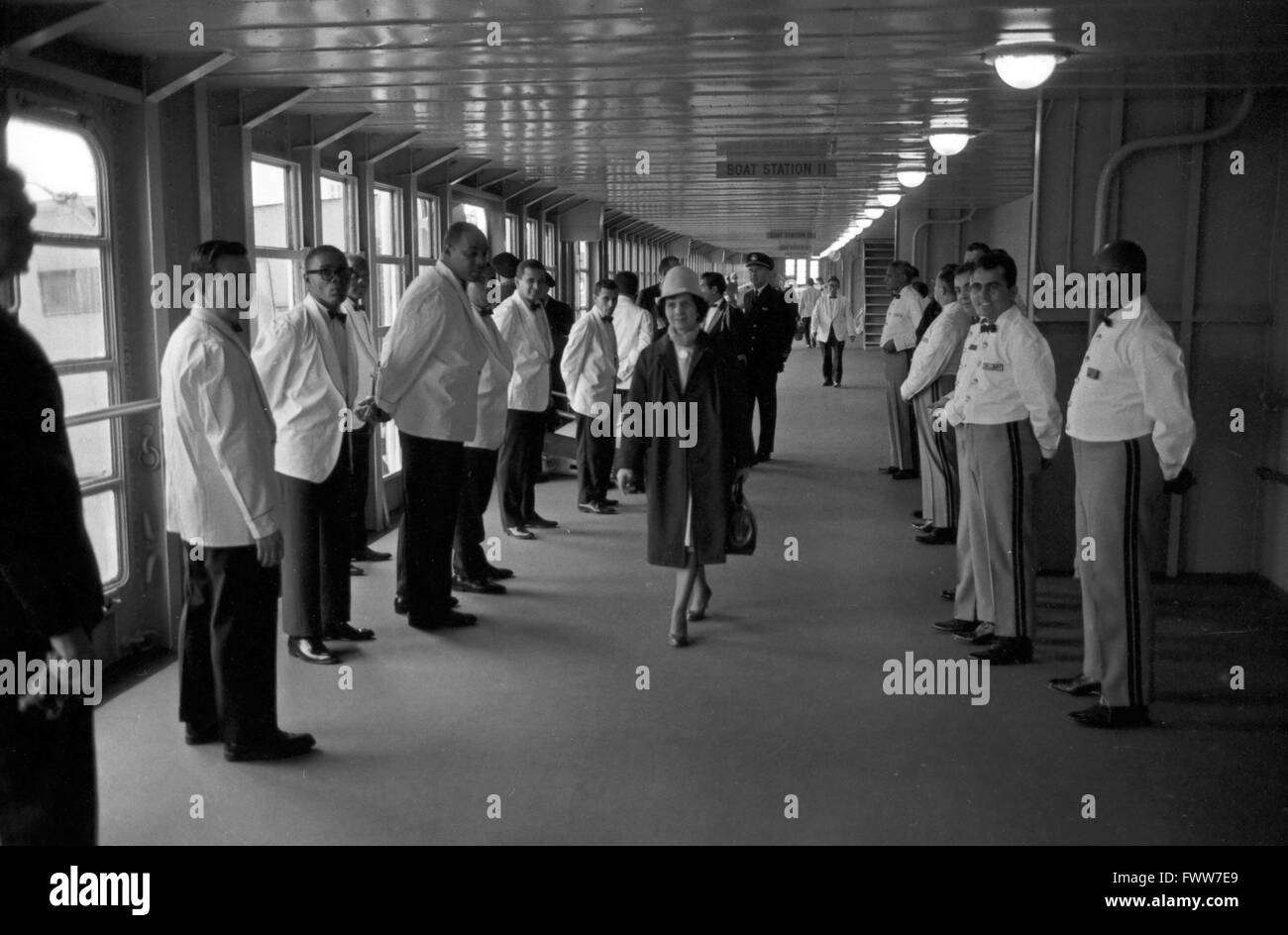 Eine Frau macht eine Schiffsreise auf der SS "Stati Uniti", 1960er Jahre. Una donna prende un viaggio su nave SS " degli Stati Uniti, Germania 1960s. Foto Stock