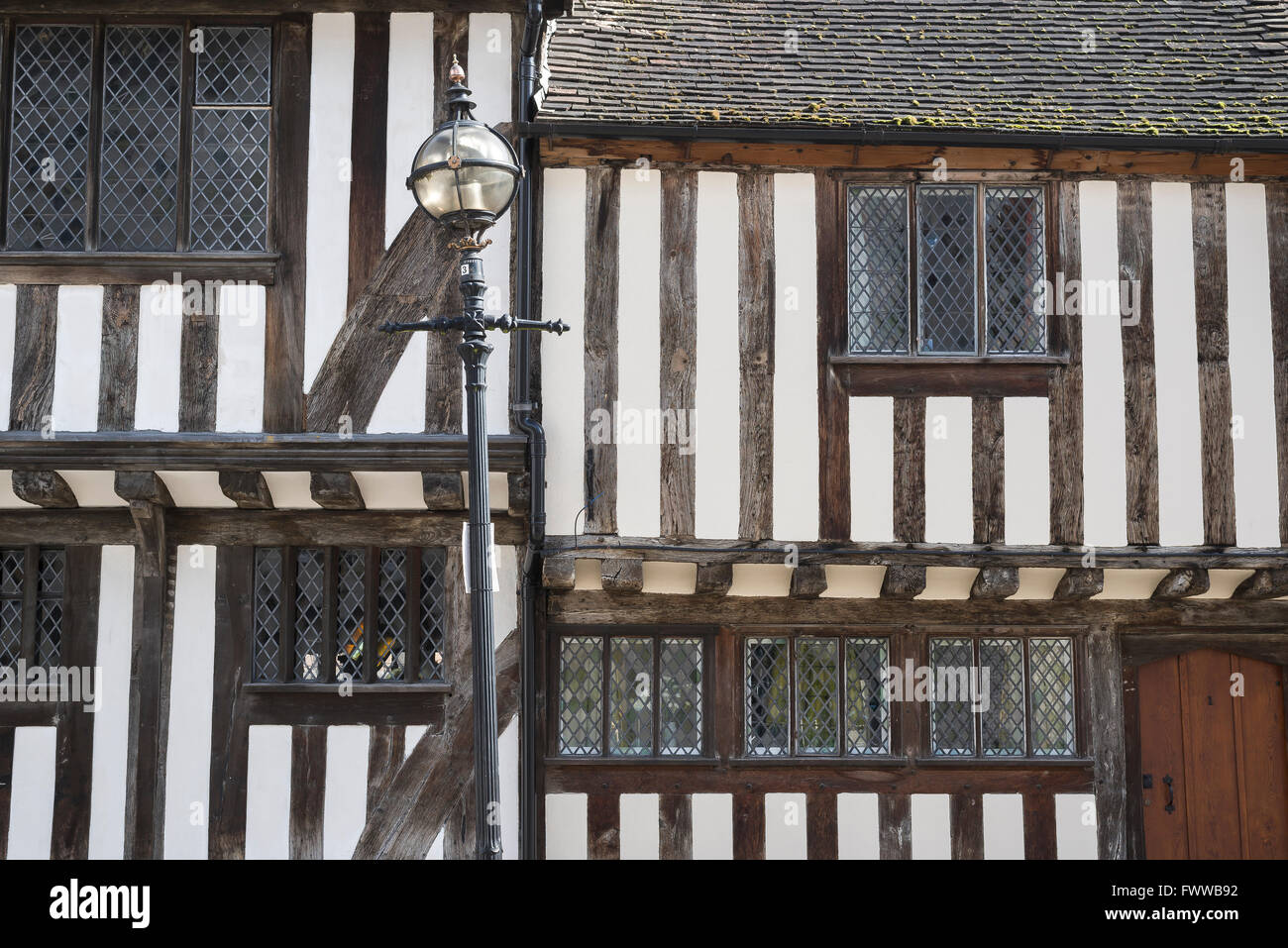 Casa medievale Inghilterra UK, dettaglio di un tipico edificio medievale a graticcio in Church Street, Stratford Upon Avon, Inghilterra, Regno Unito Foto Stock