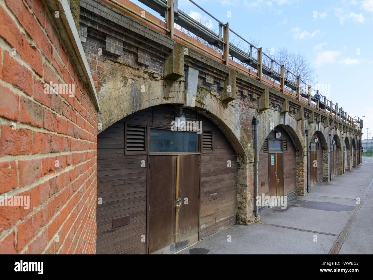 Il vecchio ponte ferroviario nel Regno Unito. Foto Stock