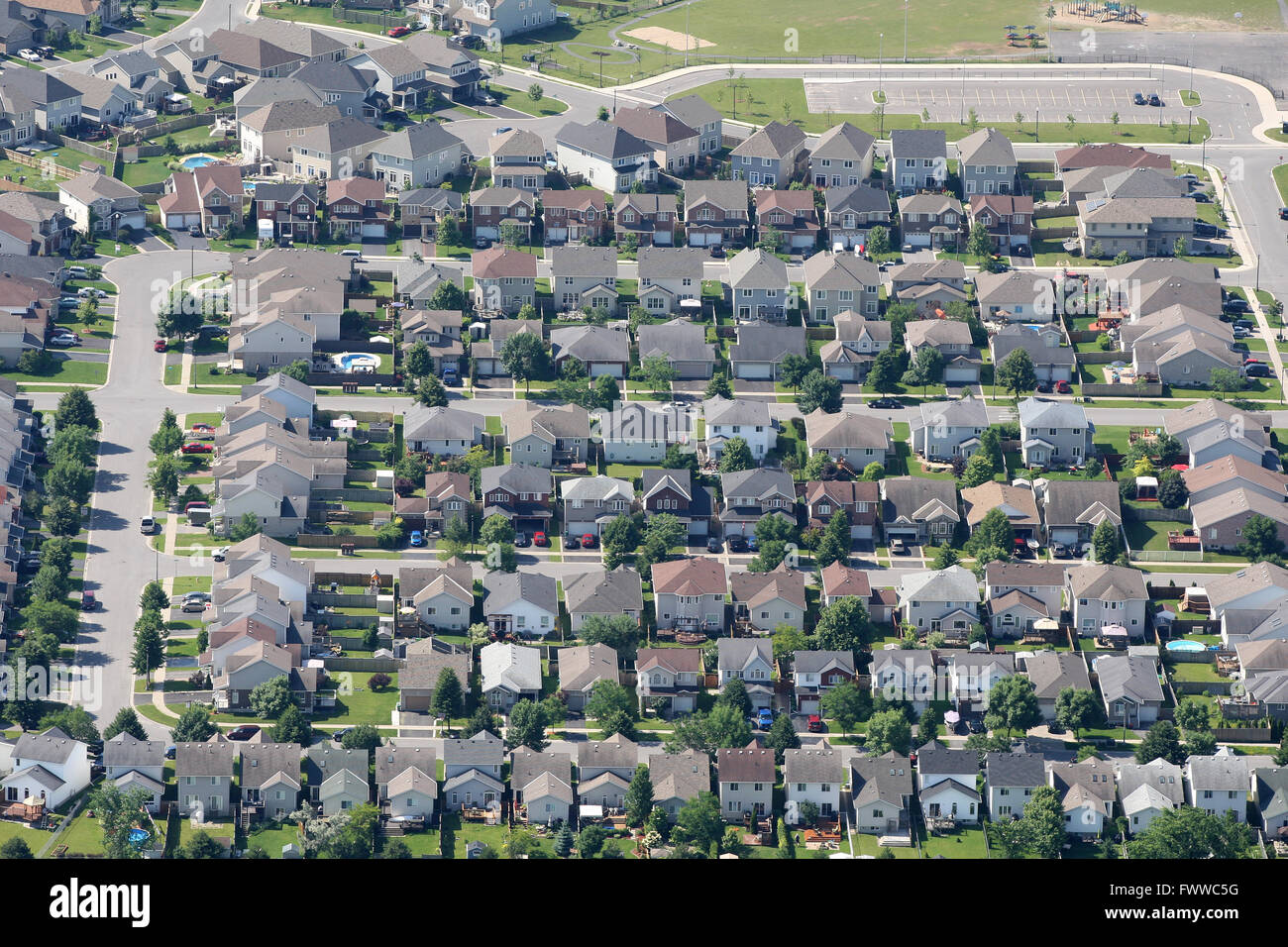 Vista aerea di una suddivisione in Kingston, Ont., il 28 giugno 2014. Foto Stock