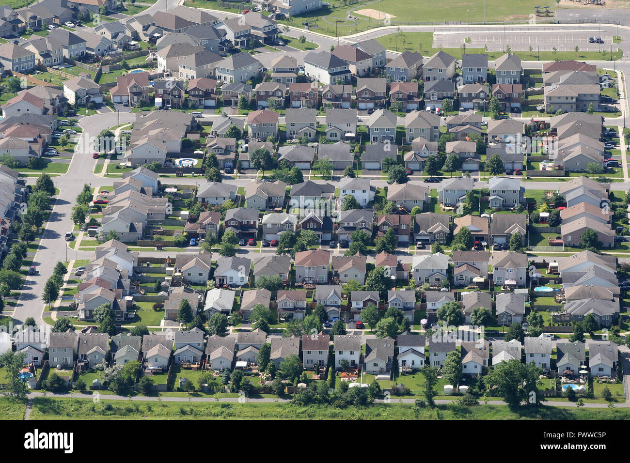Vista aerea di una suddivisione in Kingston, Ont., il 28 giugno 2014. Foto Stock