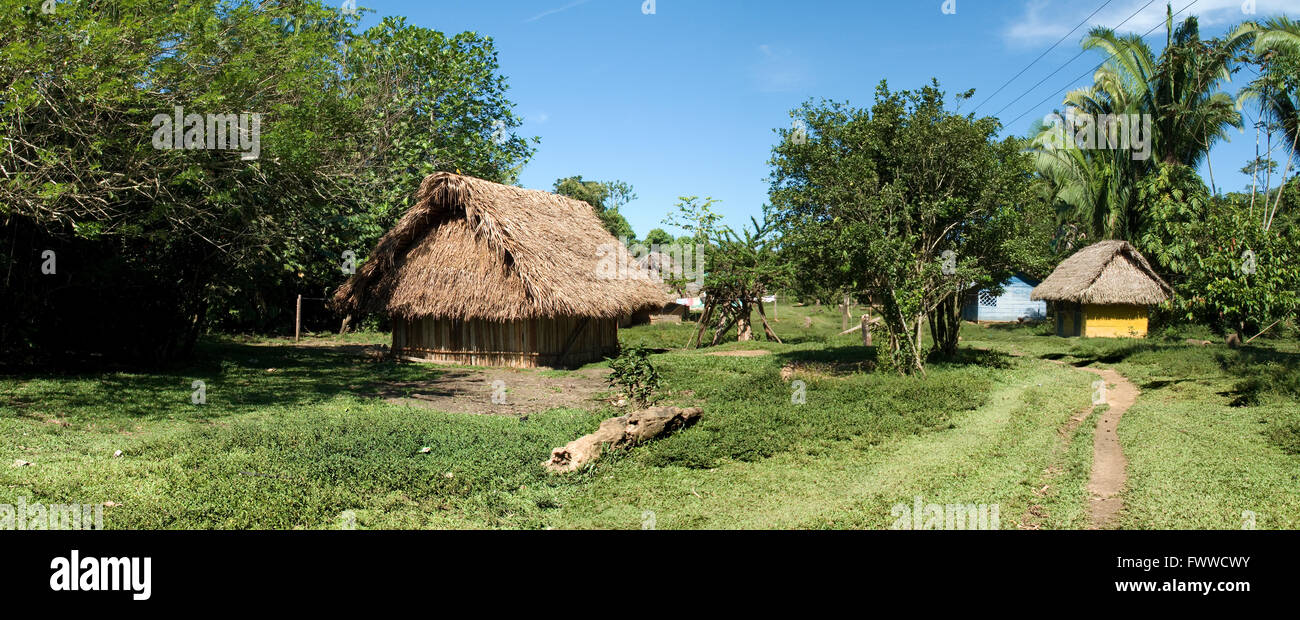 Villaggio Tatin di Rio Dulce Regione Guatemala Foto Stock