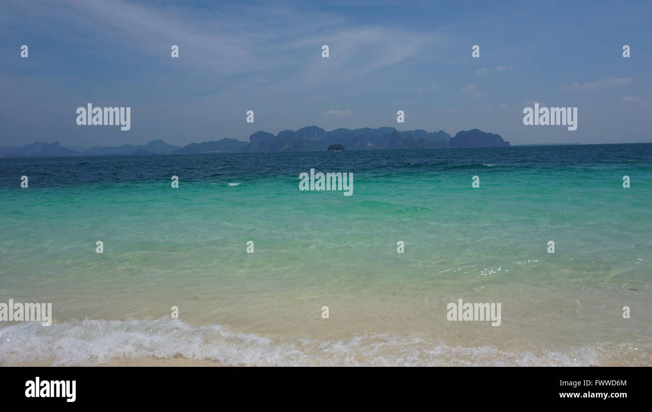 Paesaggio tropicale sull isola thailandese poda Foto Stock