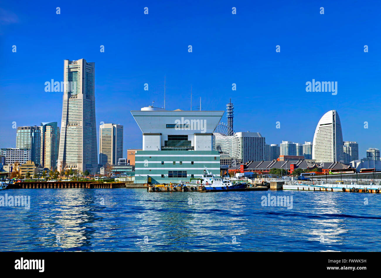 La Yokohama Landmark Tower grattacieli acqua anteriore del Porto Yokohama Giappone Foto Stock