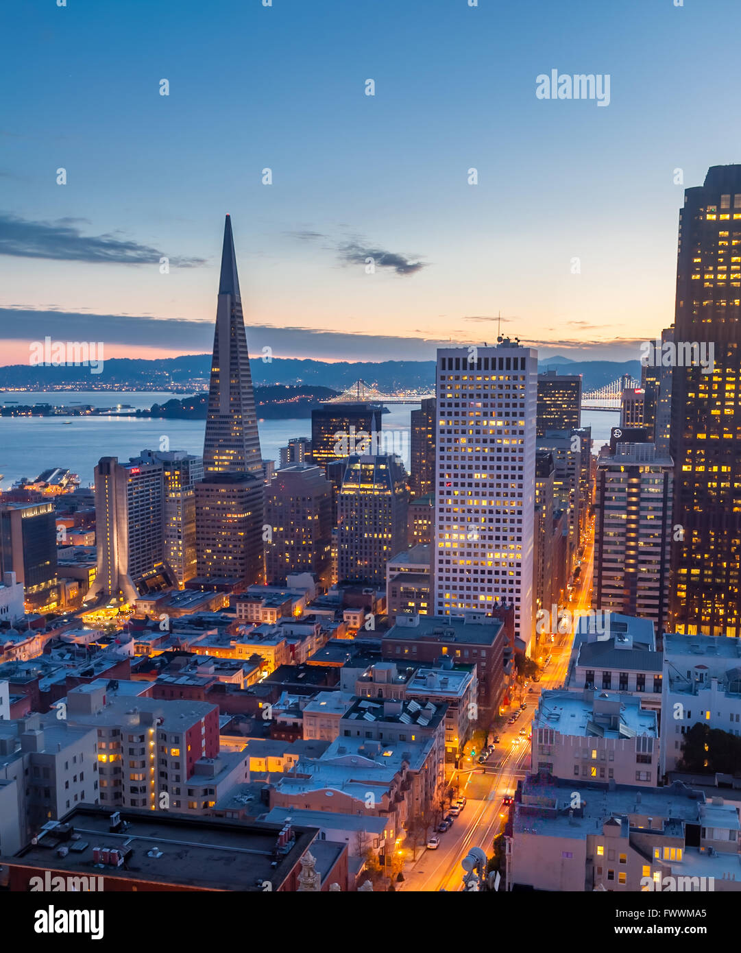 Il centro cittadino di San Francisco dalla parte superiore del marchio all'alba, CALIFORNIA, STATI UNITI D'AMERICA Foto Stock