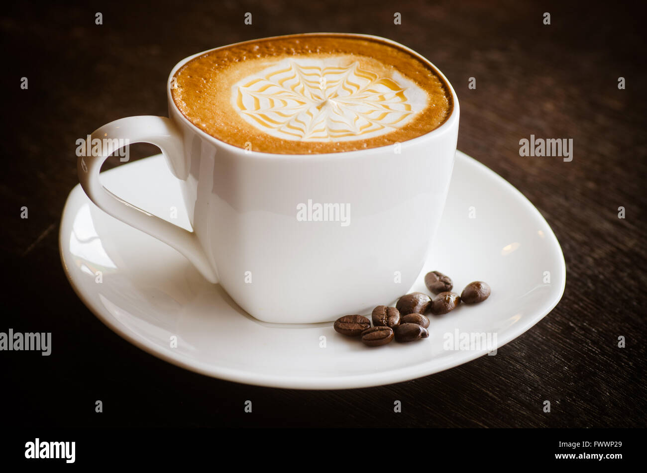 Close-up di una splendida tazza di caffè caldo Foto Stock