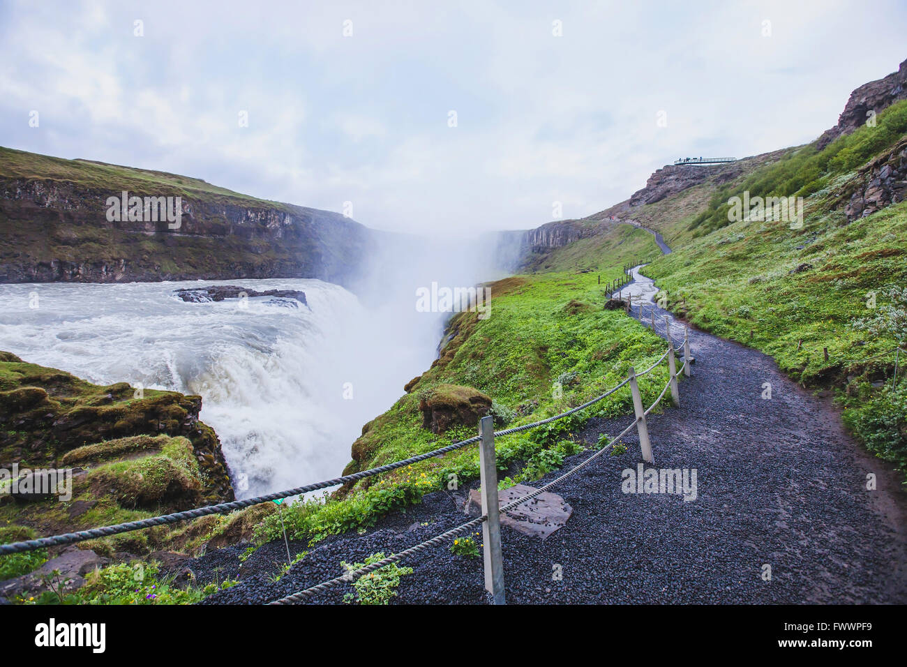 Il sentiero vicino alla cascata di Gullfoss in Islanda, bellissima natura Foto Stock