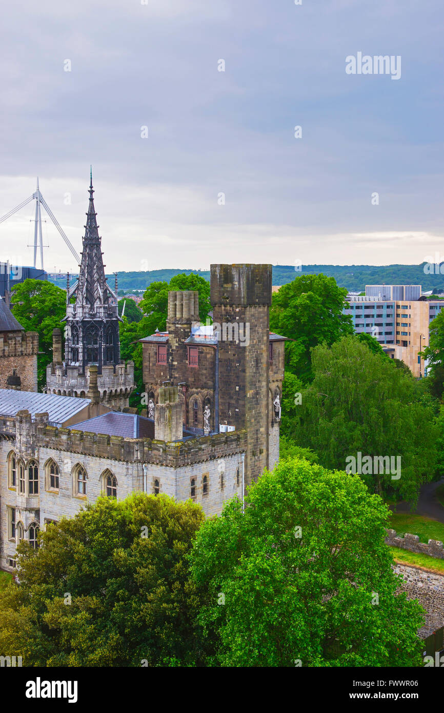 Gamma principale del Castello di Cardiff a Cardiff nel Galles del Regno Unito. Cardiff è la capitale del Galles. Foto Stock