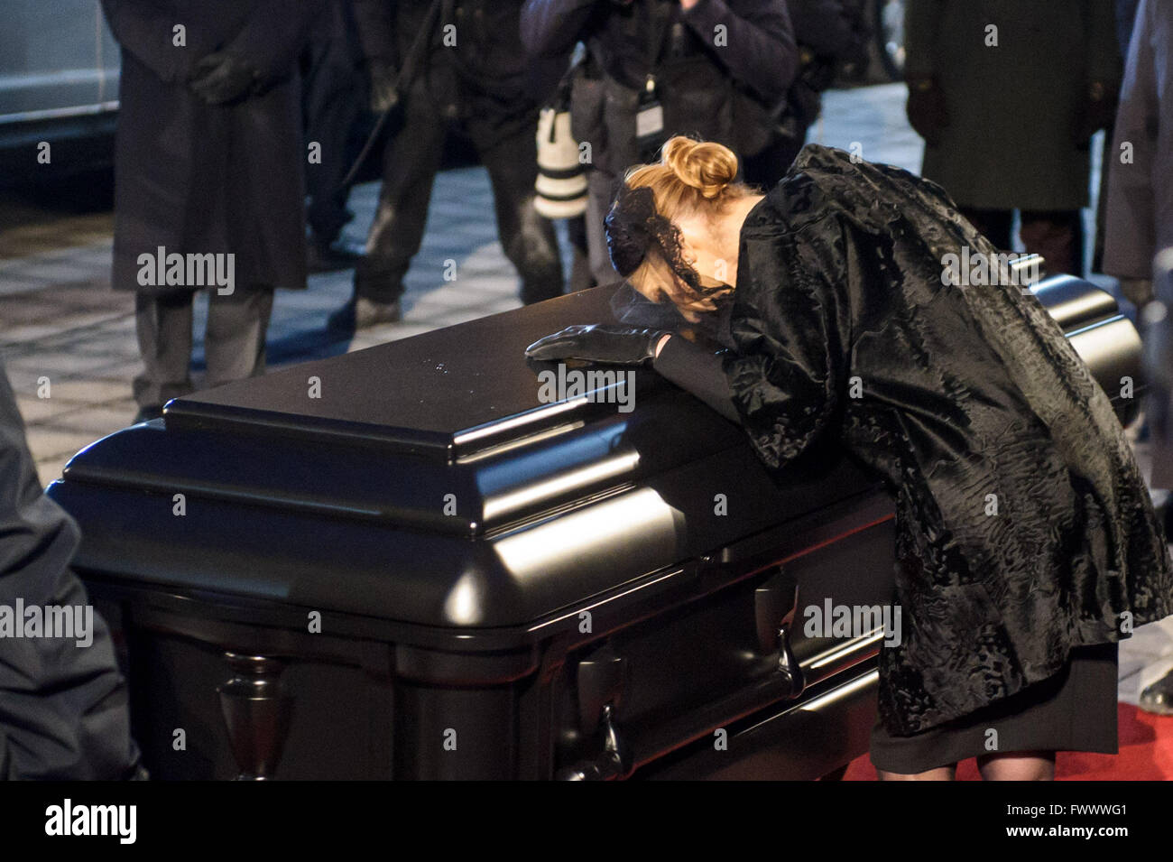 Montreal, Canada. Il 22 gennaio, 2016. CELINE DION al funerale di Rene  Angelil, suo marito e manager, dalla Basilica di Notre Dame. © Chantal  Levesque/ZUMA filo/Alamy Live News Foto stock - Alamy