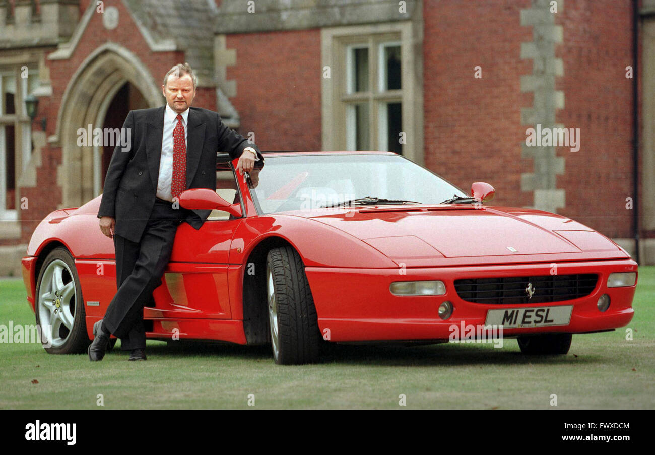 Eddie (Edward) Stobart, figlio di Eddie Stobart, fondatore della logistica impero. Visto qui con la sua Ferrari al di fuori della casa di famiglia vicino a Carlisle. Foto Stock