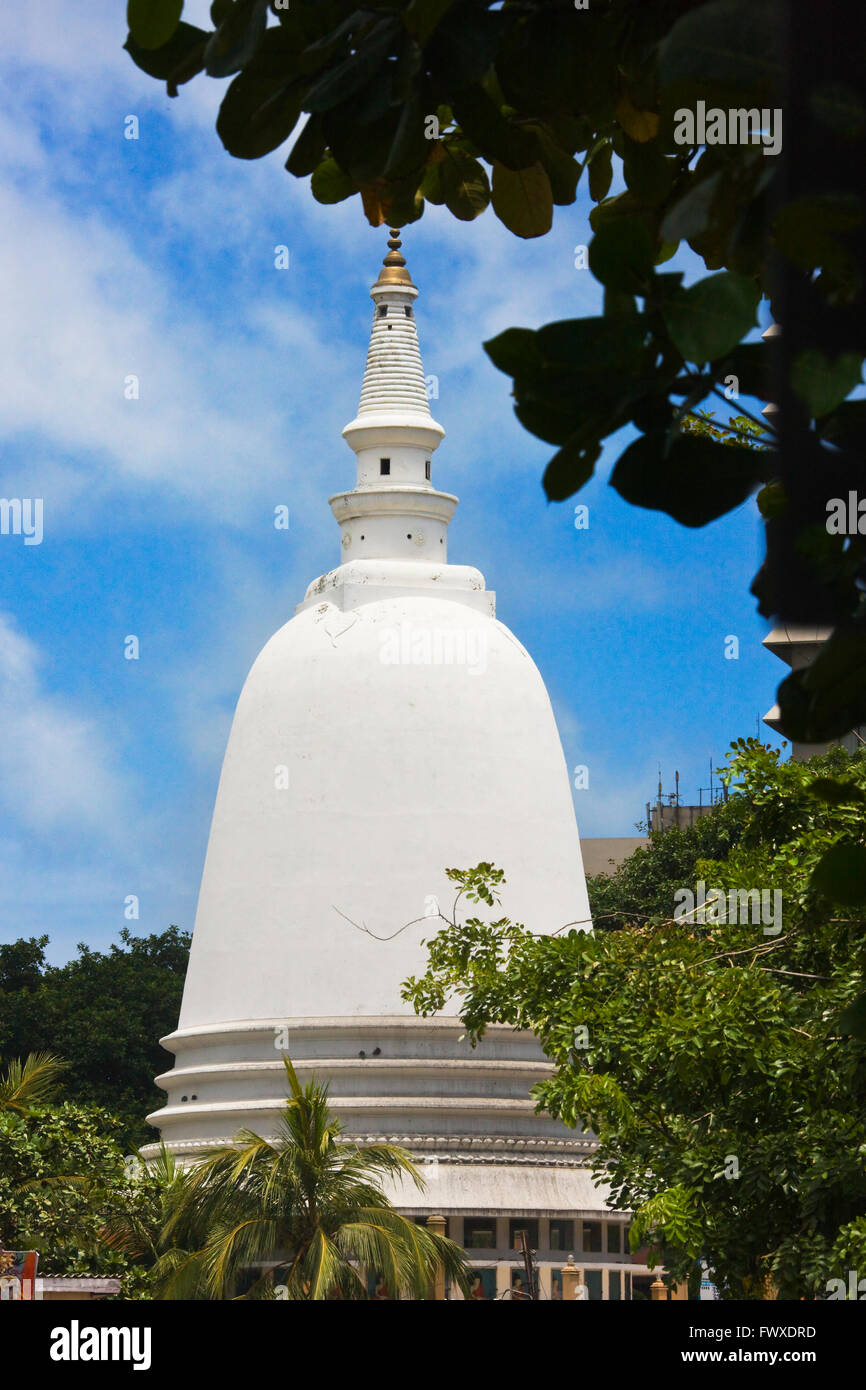 Stupa in Sri Sambuddhaloka Vihare tempio, Colombo, Sri Lanka Foto Stock