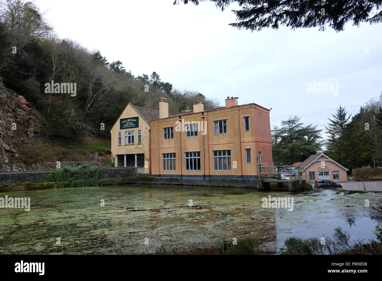 Cheddar Gorge, molti degli edifici sono ormai privi di investimento e bisogno di ringiovanire il 8 aprile 2016 Foto Stock