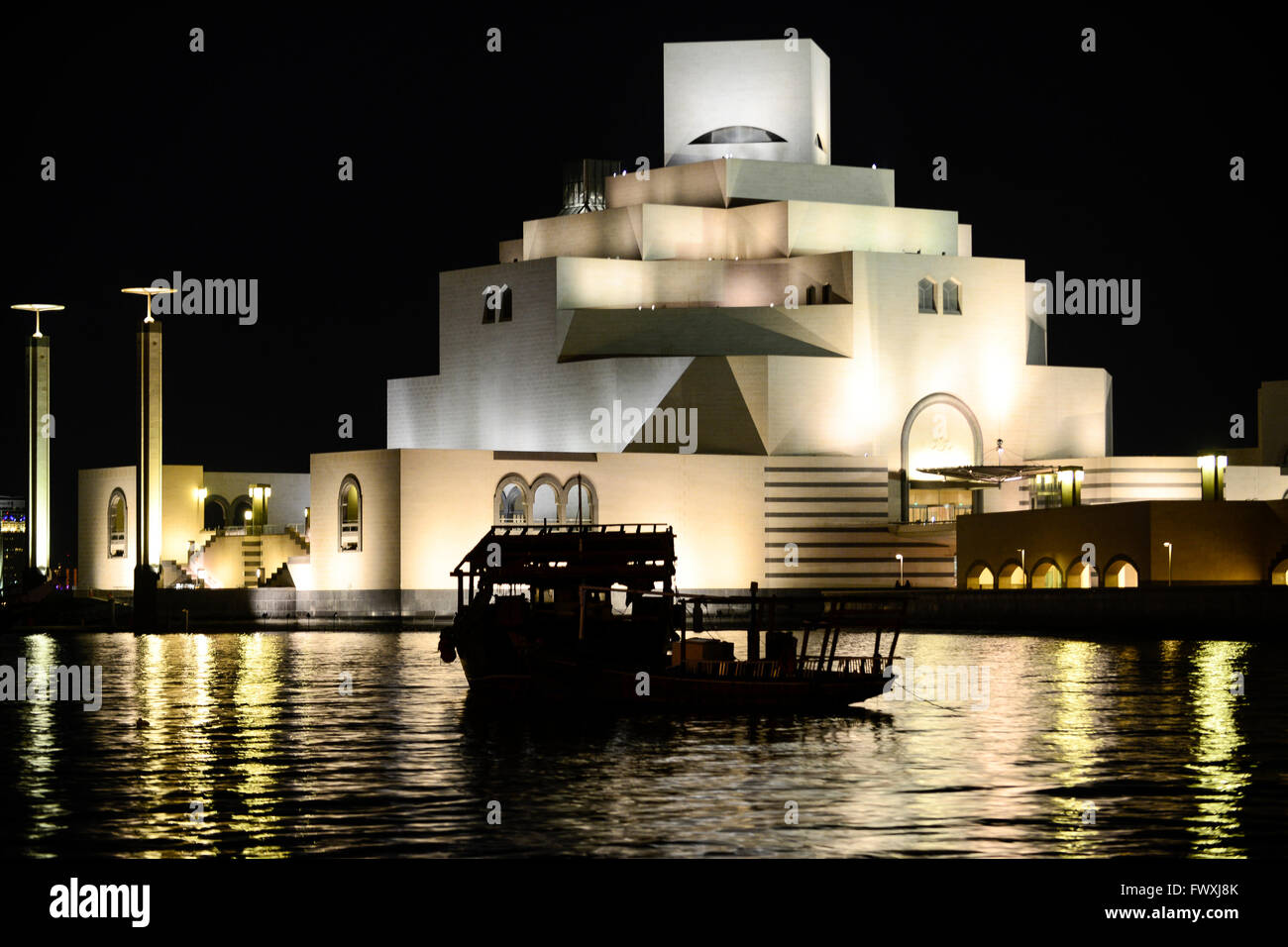 Il Qatar Doha, il museo di arte islamica di notte / KATAR, Doha, Museo fuer islamische Kunst Foto Stock