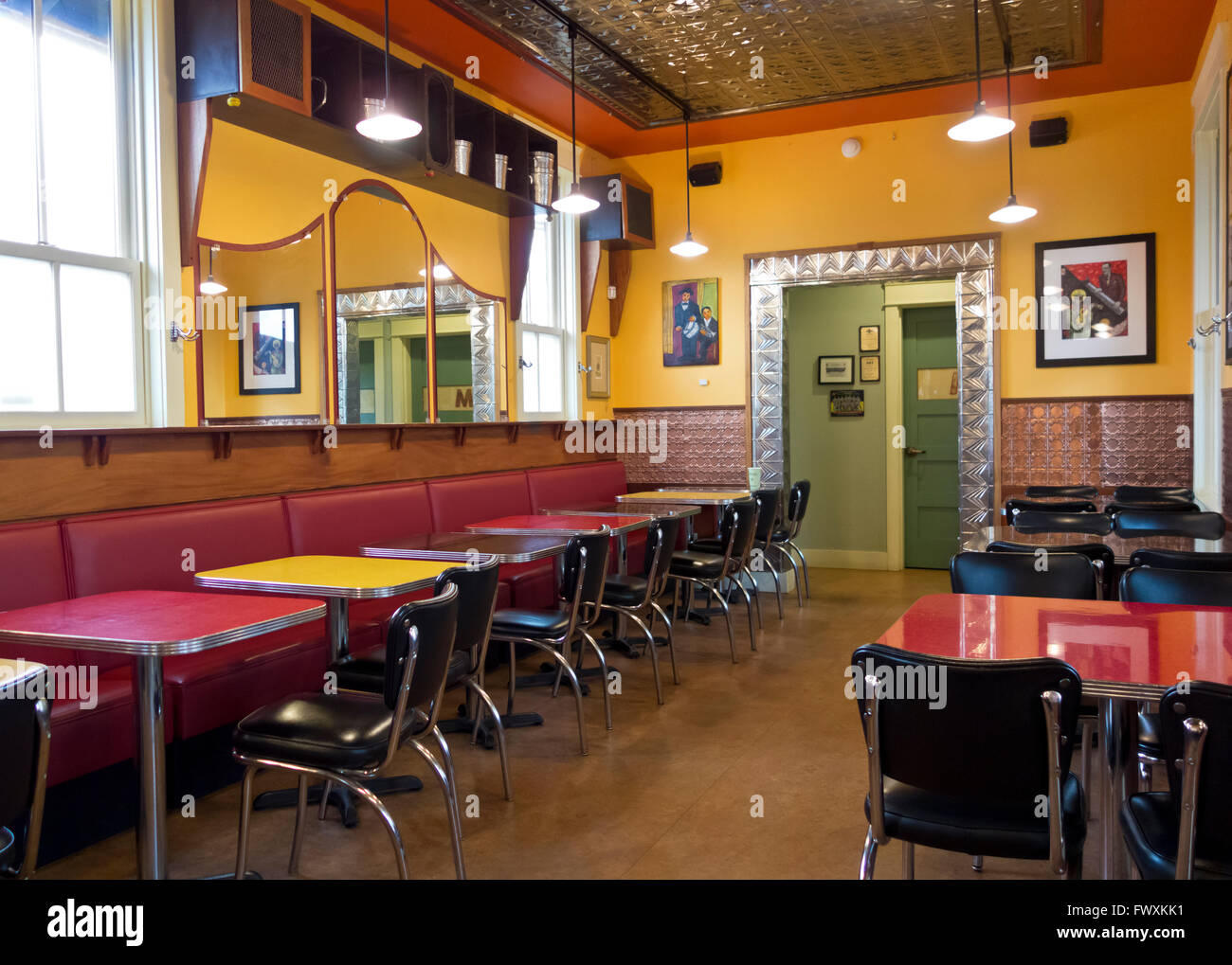 Retrò diner come interno della baia di inutili caffè in compagnia di ristorante e caffetteria a Langley, Washington, Stati Uniti d'America. Foto Stock