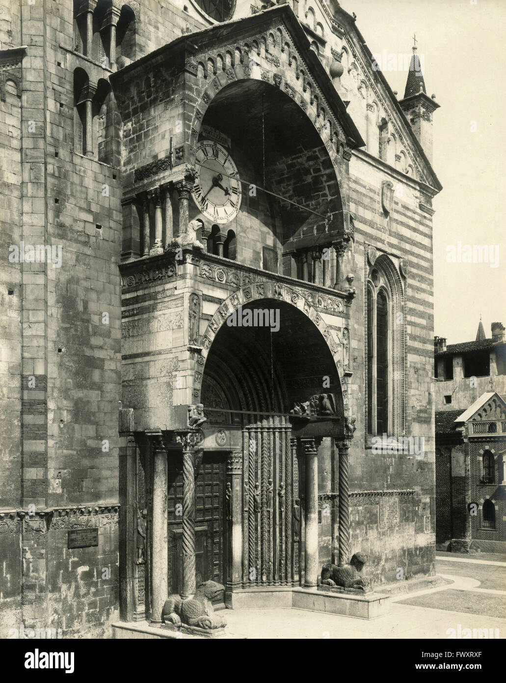 Porta della Cattedrale, Verona, Italia Foto Stock