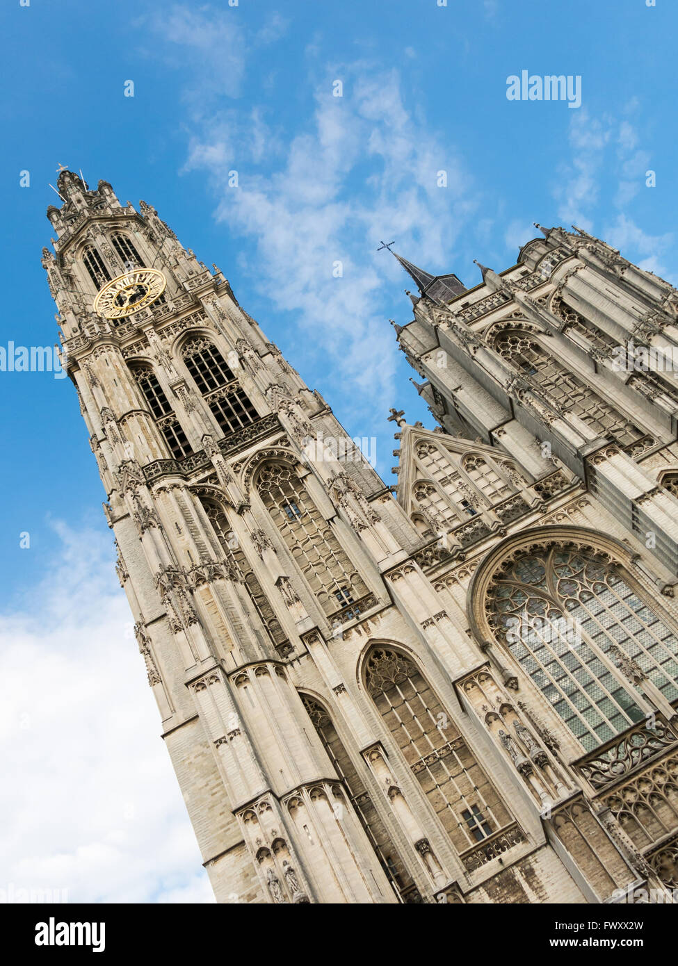 La facciata della Cattedrale di Nostra Signora nel centro della città di Anversa, nelle Fiandre, in Belgio Foto Stock