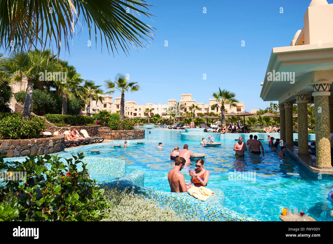 Piscina all'interno del Hotel Riu Touareg Boa Vista Isole di Capo Verde in Africa Foto Stock