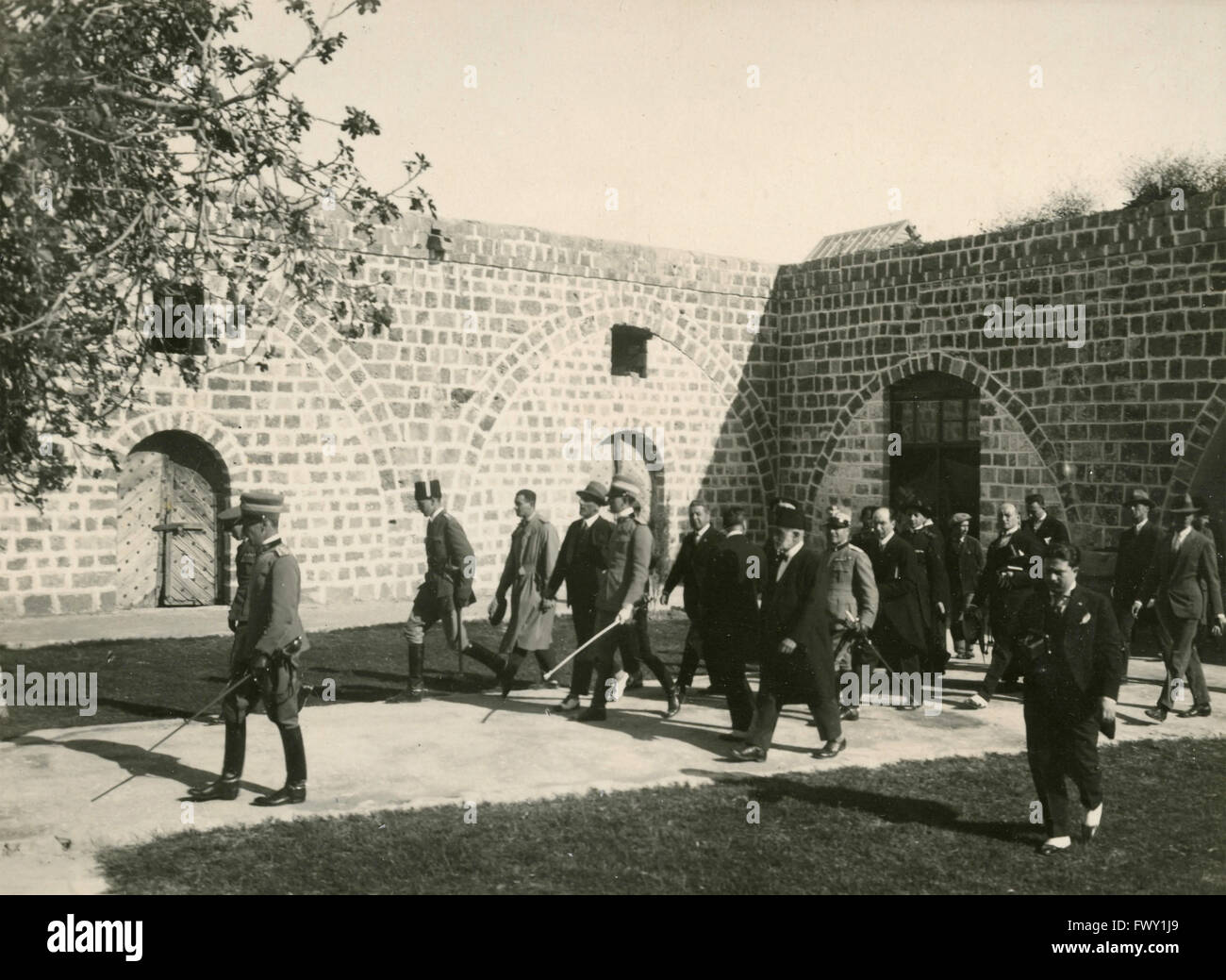 Principe di Piemonte in Africa e in Palestina viaggio: S. G. D'Acre, Principe Umberto dentro il Fortino Napoleonico Foto Stock