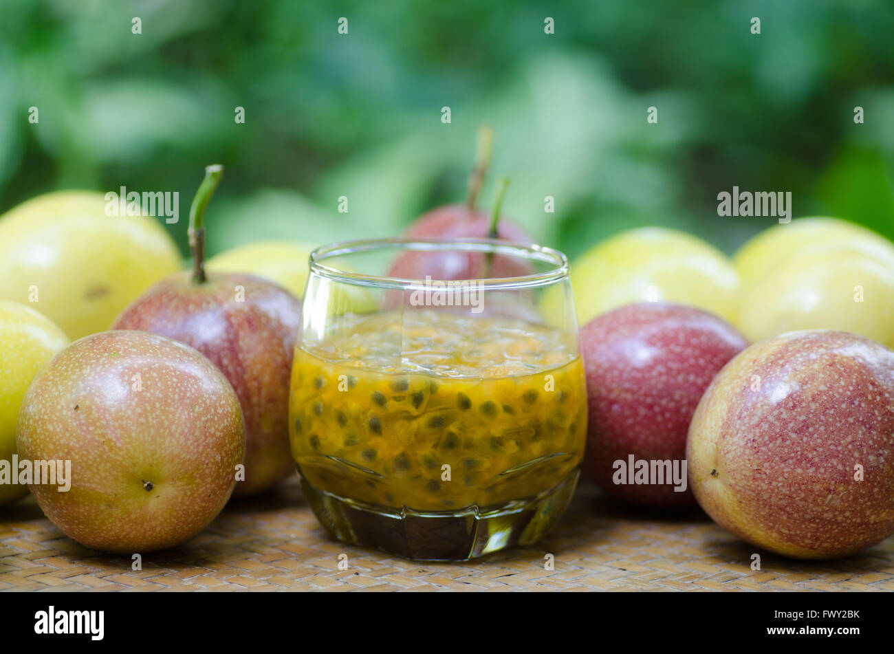 Succo di frutto della passione Foto Stock