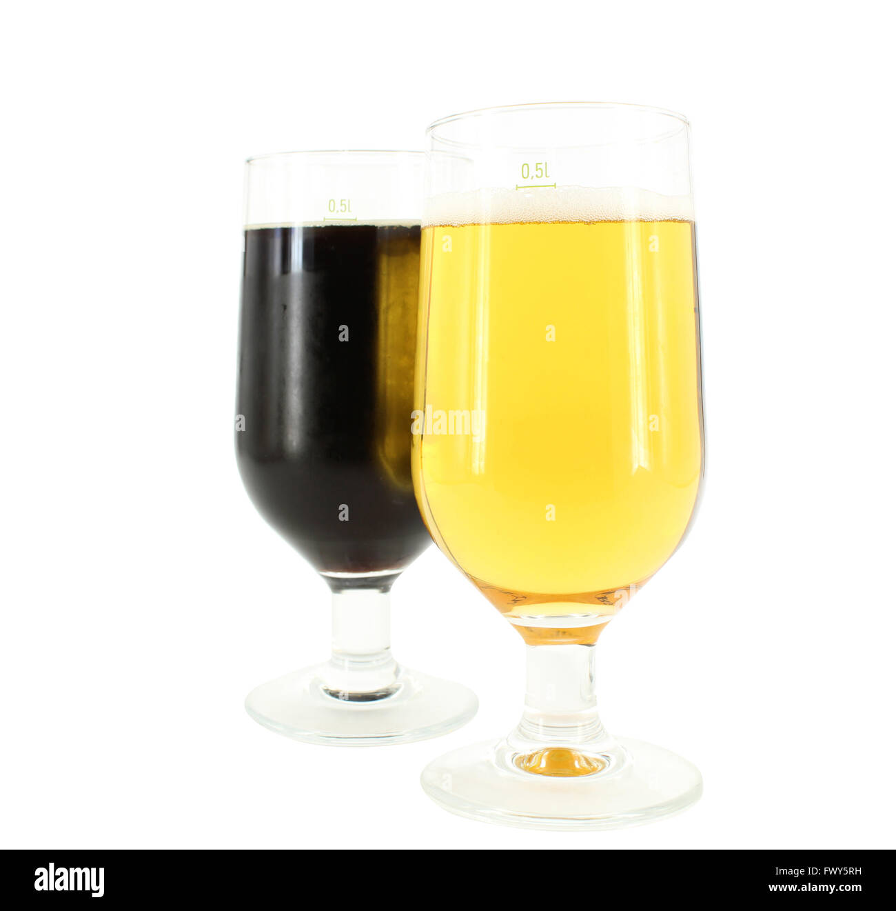 Oro e birra nera su bianco Foto Stock