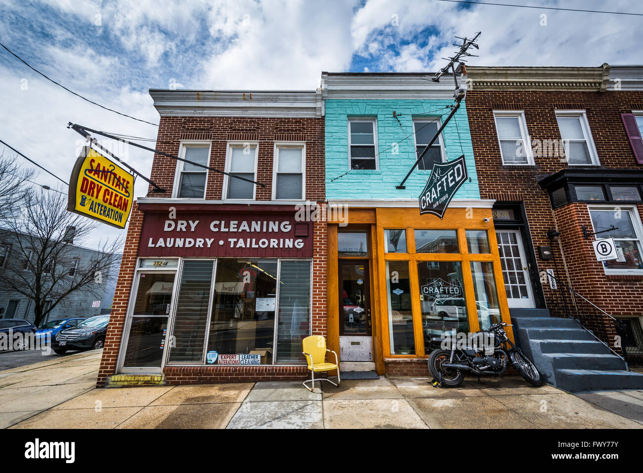 Negozi lungo il viale di castagni in Hampden, Baltimore, Maryland. Foto Stock