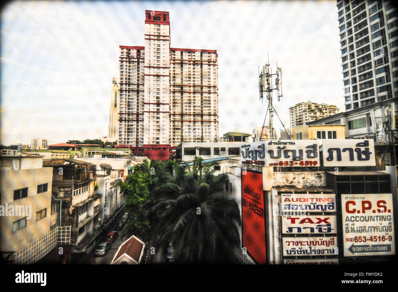 Vista di Bangkok da Metropolitan rapid transit o MRT, 2015 Foto Stock