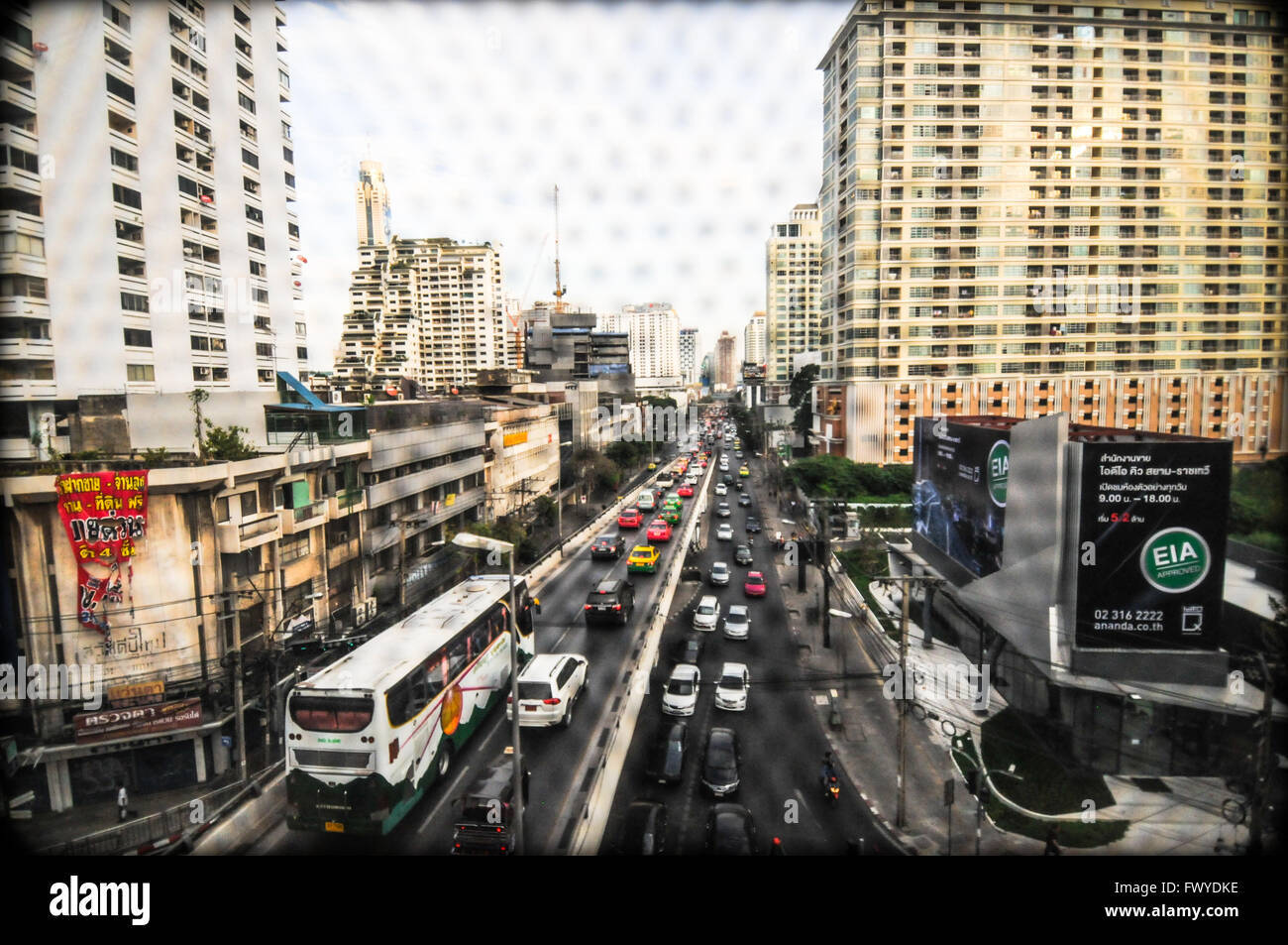 Vista di Bangkok da Metropolitan rapid transit o MRT, 2015 Foto Stock