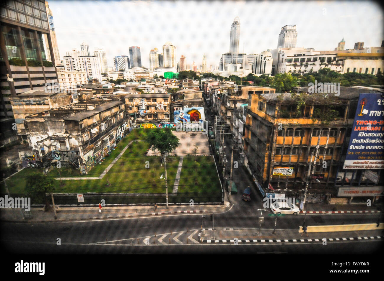 Vista di Bangkok da Metropolitan rapid transit o MRT, 2015 Foto Stock