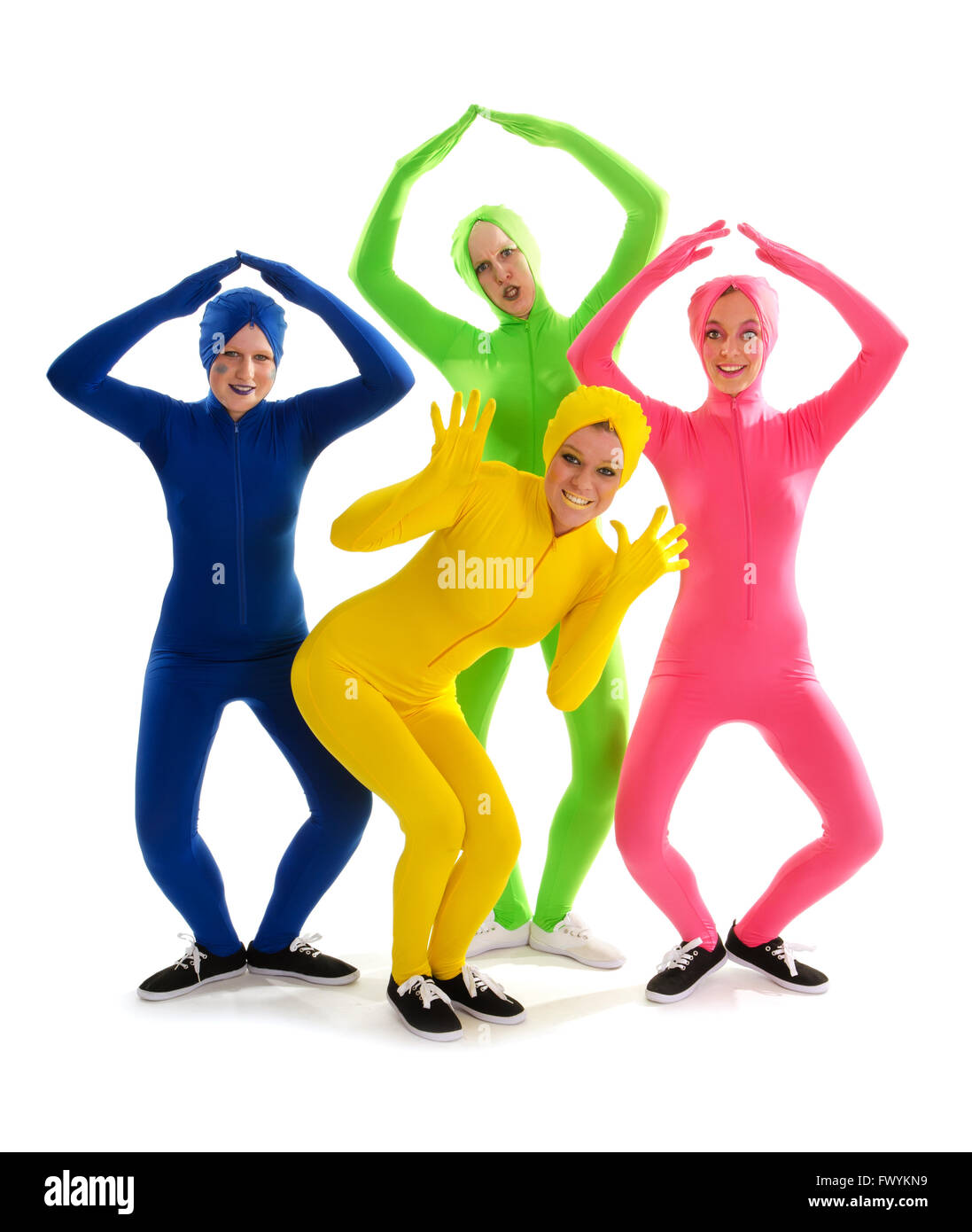 Una strana Compagnia Teatrale di Teen ballerini di Condom considerando i costumi Foto Stock